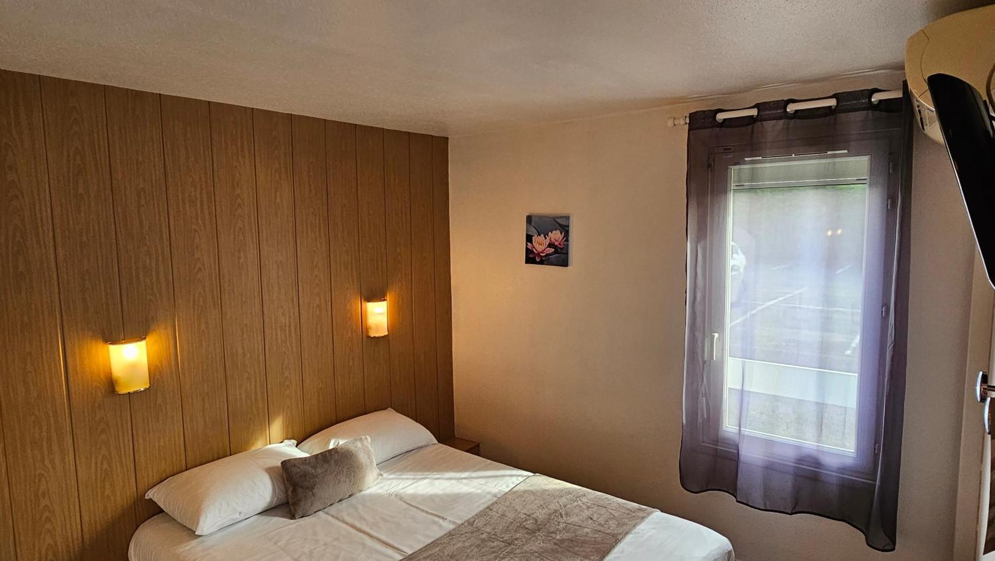 Brit Hotel Essentiel Pau Lescar Buitenkant foto