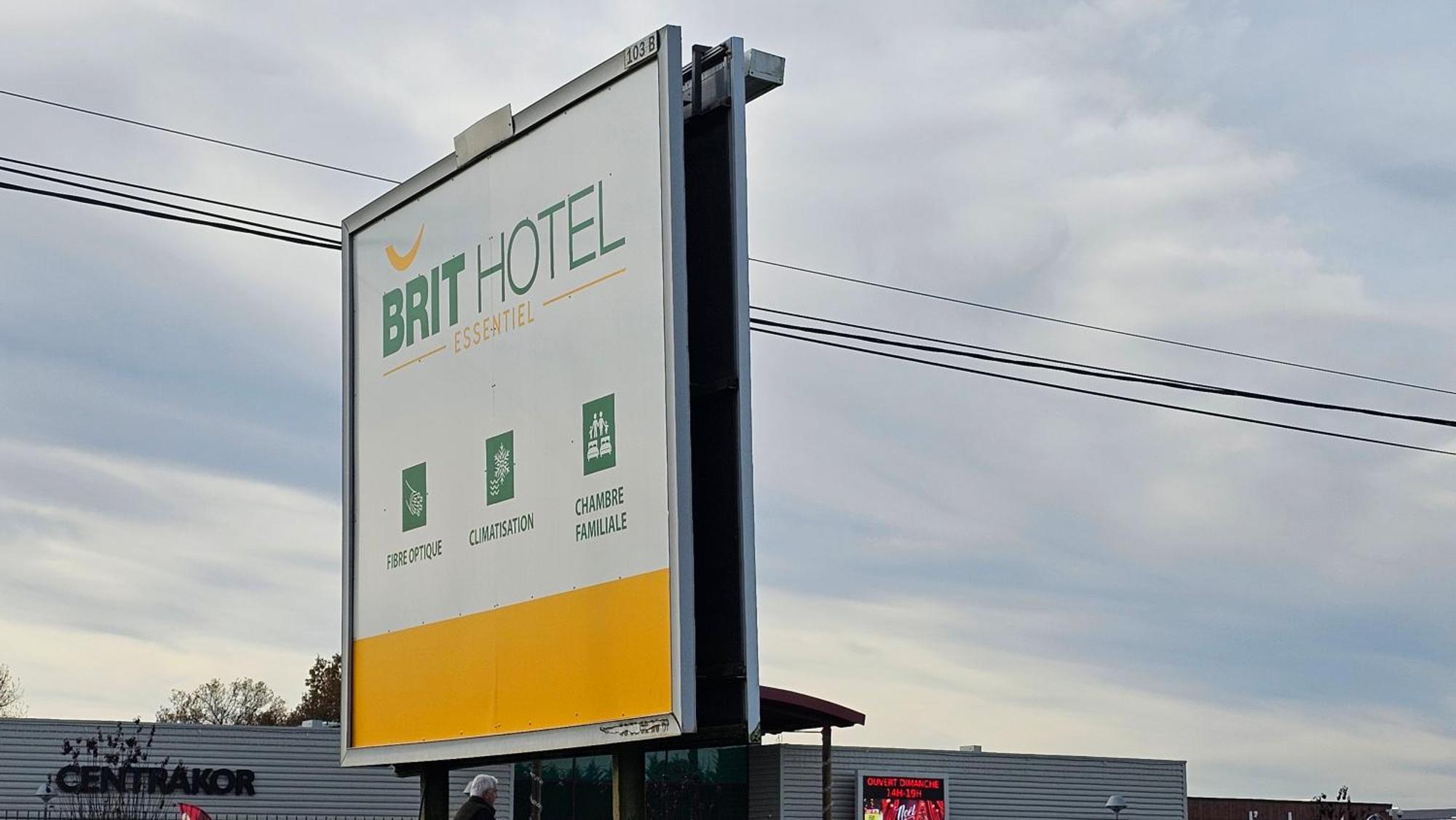 Brit Hotel Essentiel Pau Lescar Buitenkant foto