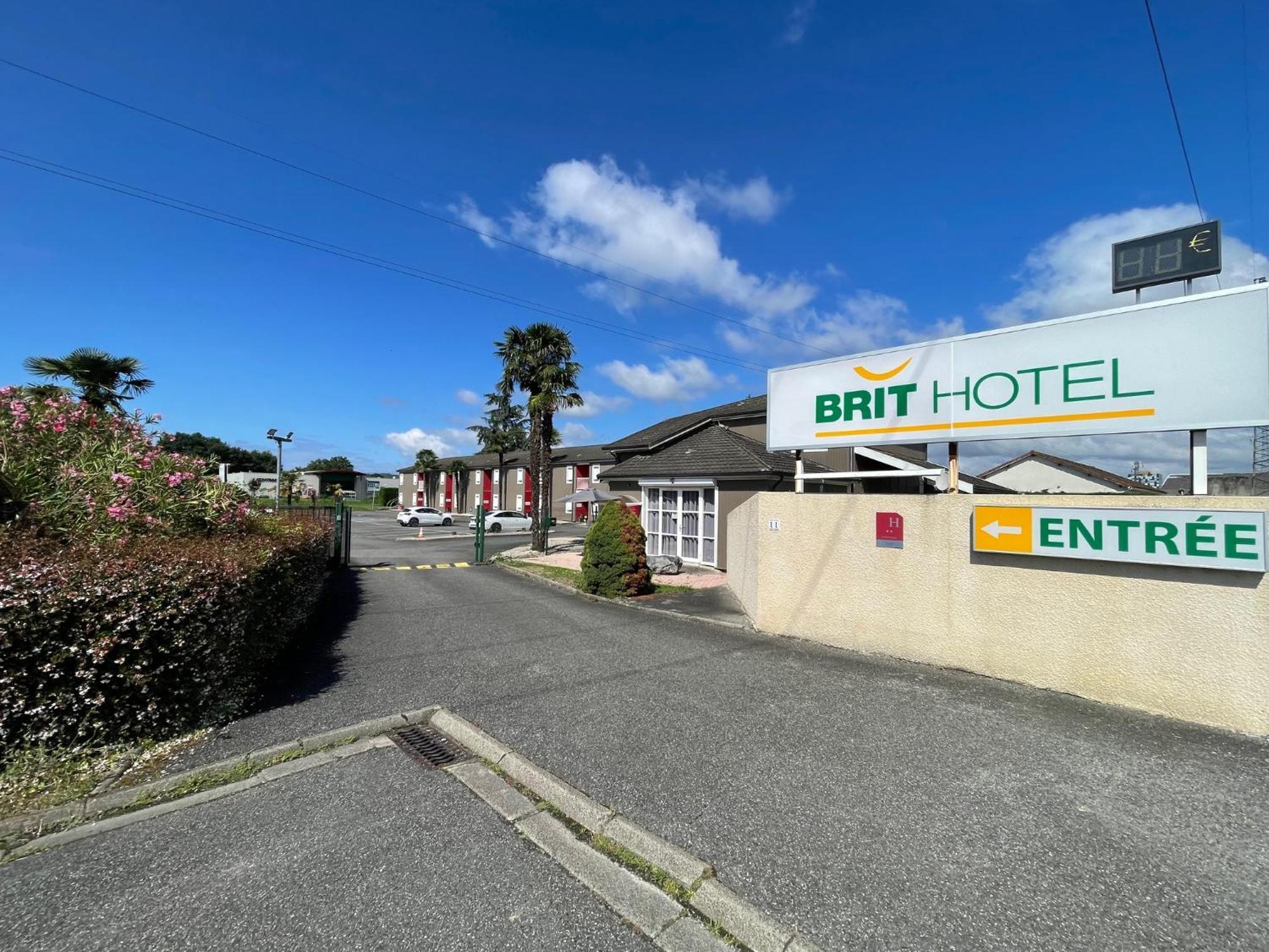 Brit Hotel Essentiel Pau Lescar Buitenkant foto