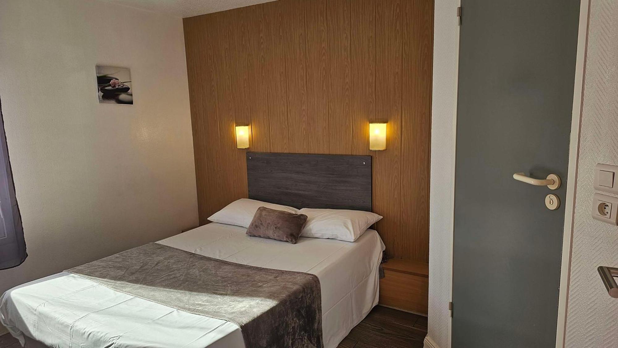 Brit Hotel Essentiel Pau Lescar Buitenkant foto