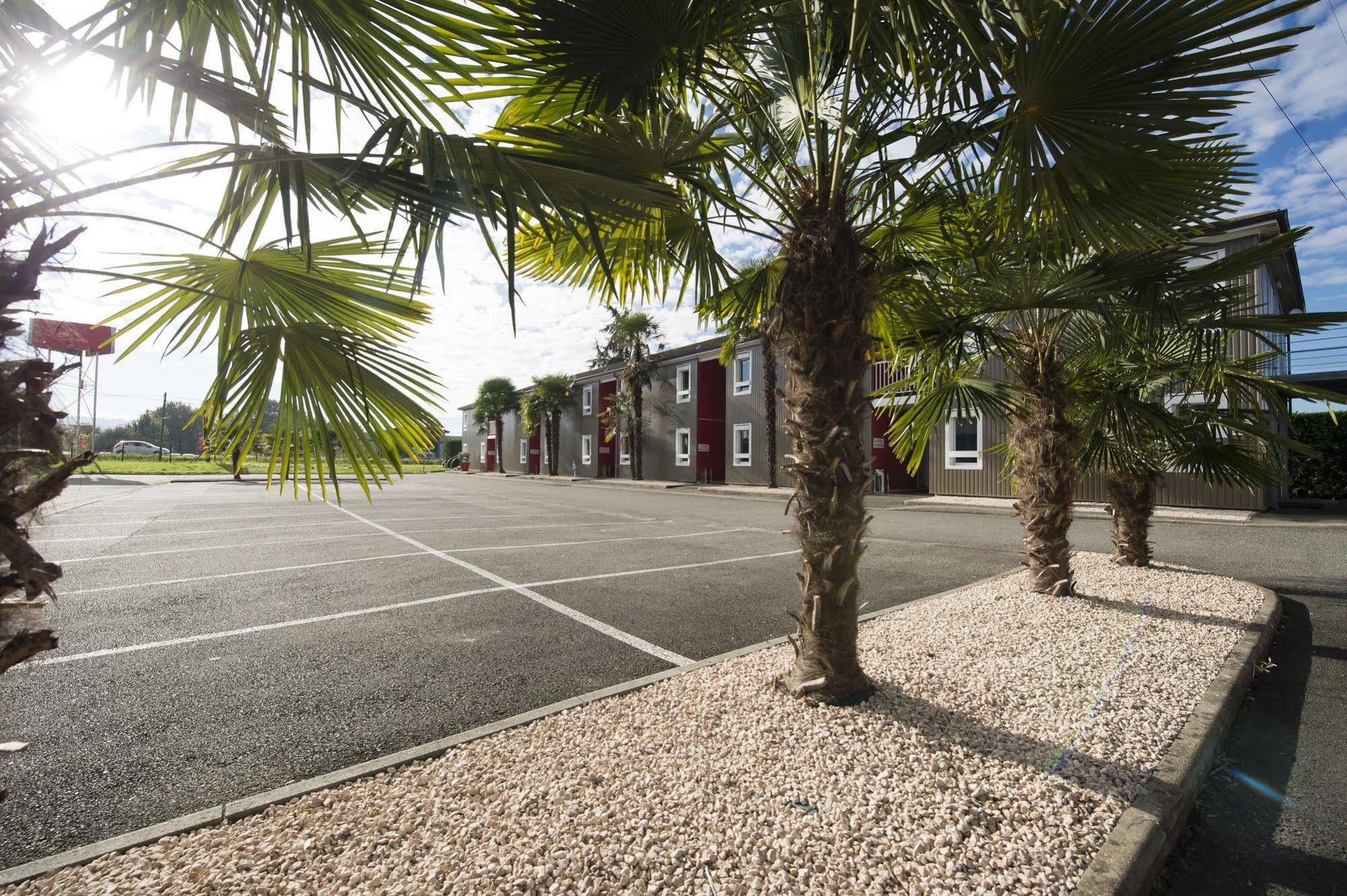 Brit Hotel Essentiel Pau Lescar Buitenkant foto