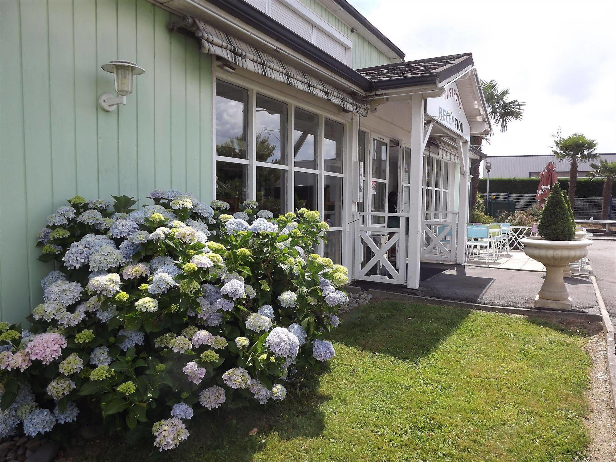Brit Hotel Essentiel Pau Lescar Buitenkant foto